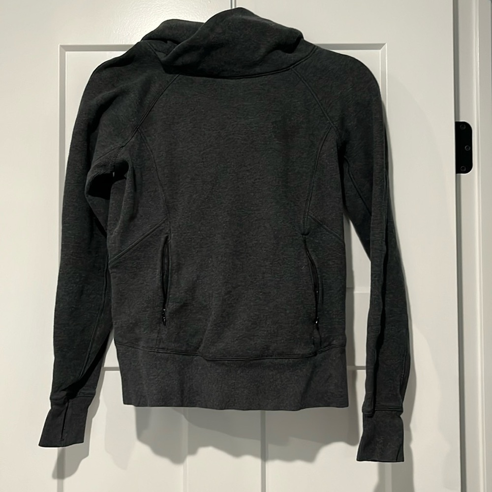 Lululemon hooded sweater (4)